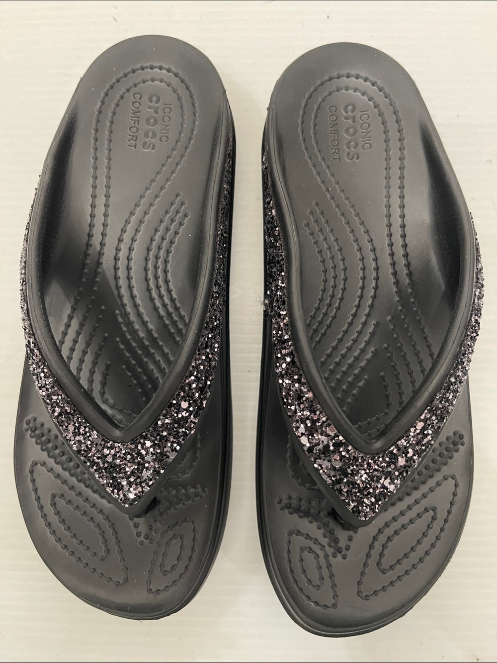 CROCS Black Glitter Strap Flip Flop Sandals Women’s Size 7